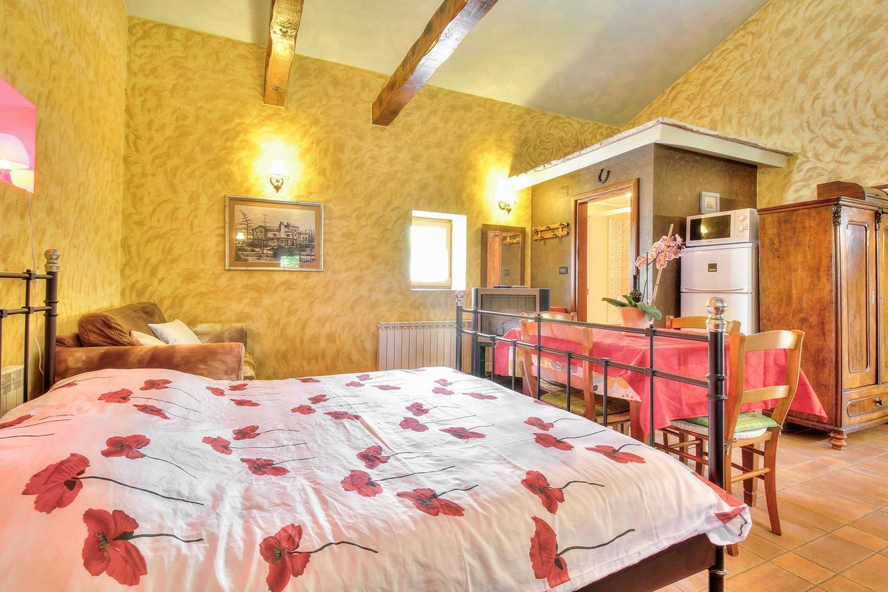 Nadia House With Apartments Zambratija  Rom bilde