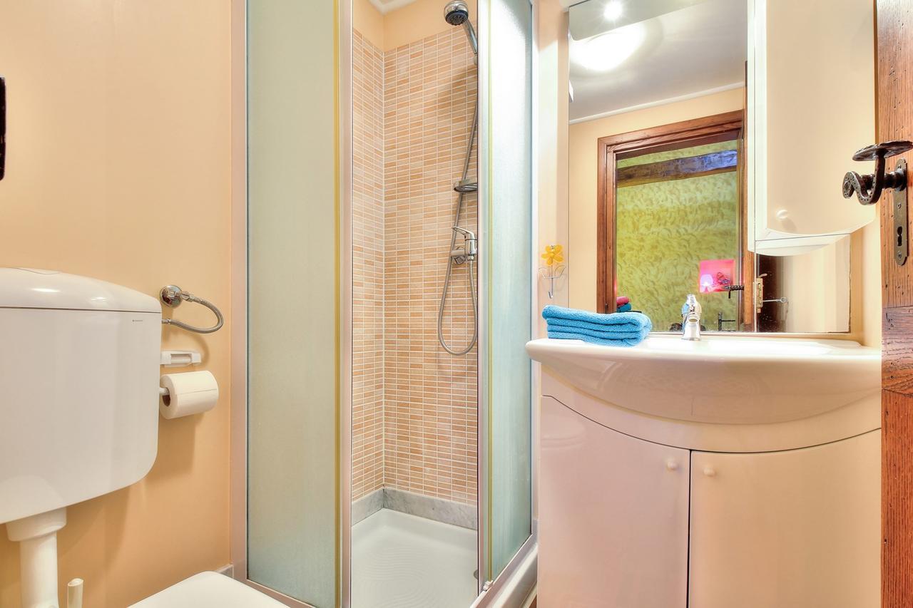 Nadia House With Apartments Zambratija  Rom bilde