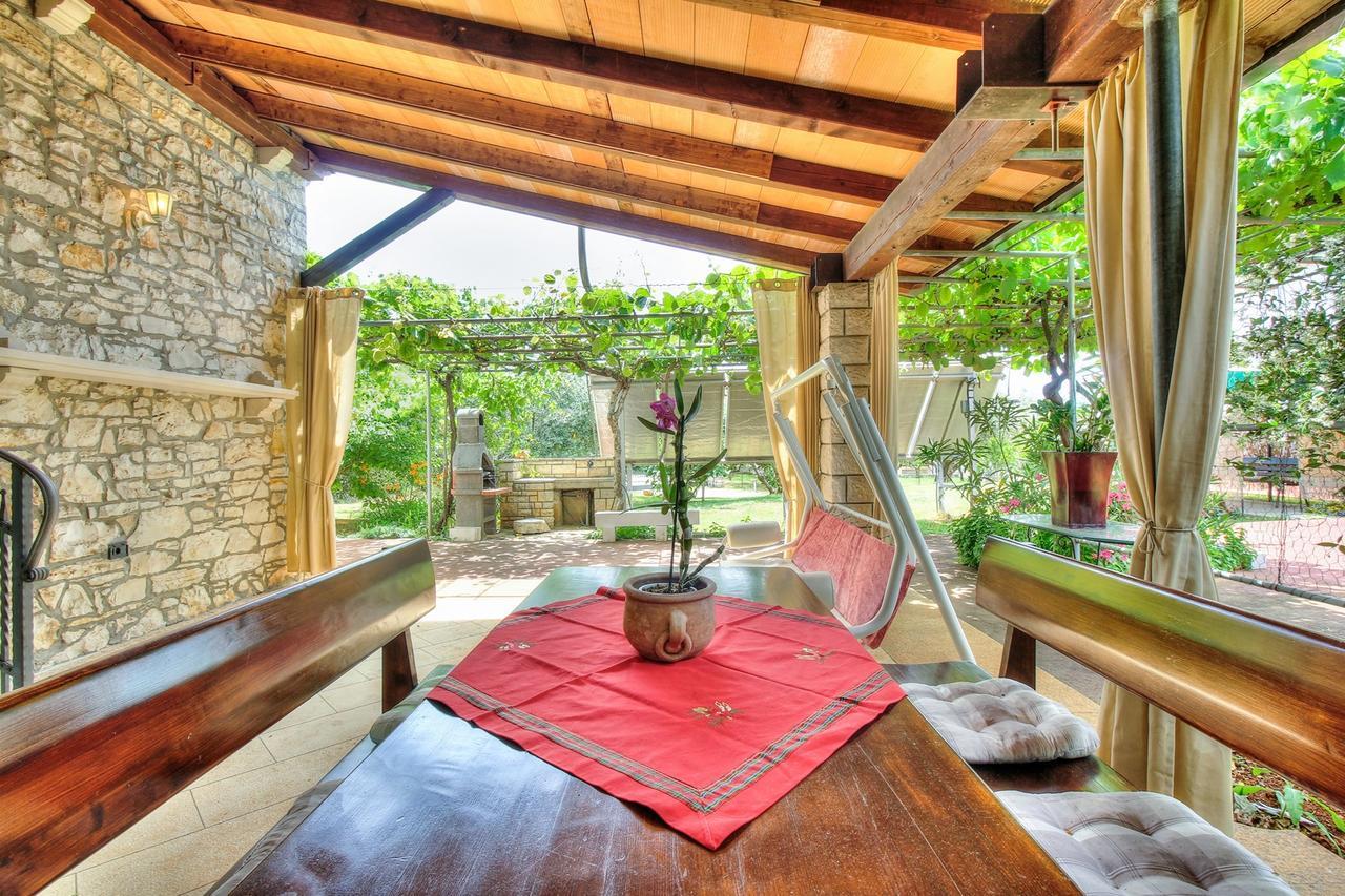 Nadia House With Apartments Zambratija  Rom bilde