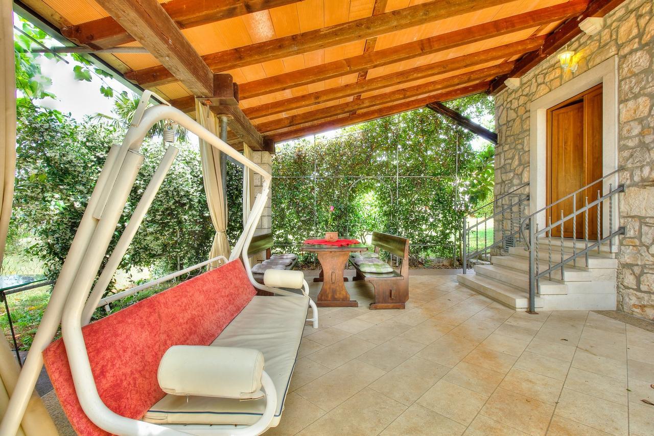Nadia House With Apartments Zambratija  Rom bilde